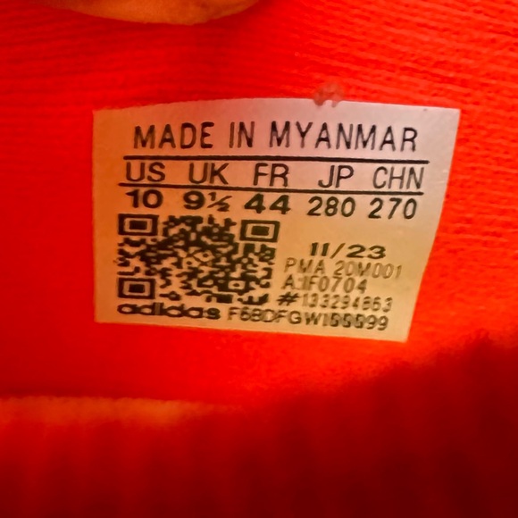 Indoor Soccer shoes Adidas X Crazyfast League Futsal men’s brand new
For soccer - Picture 7 of 8